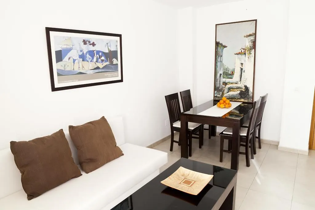 Apartamentos Carolina توريمولينوس